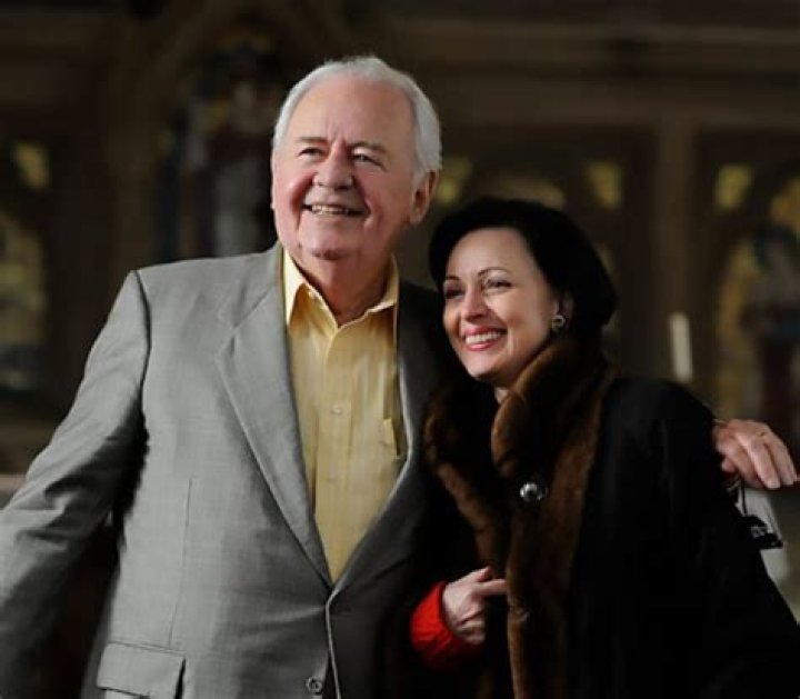 Gayle Benson- Wiki, Age, Husband, Ethnicity, Net Worth, Height, Career ·