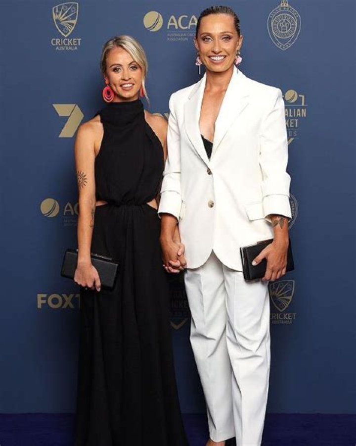 Who is Ashleigh Gardner's girlfriend? Know everything about Monica Wright ·